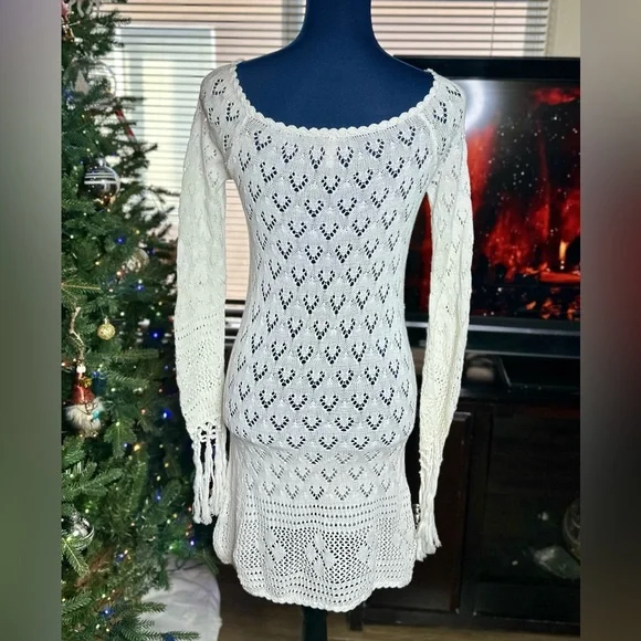 EUC Spell & the Gypsy Collective White Leila off the Shoulder Mini Dress - Picture 12 of 17